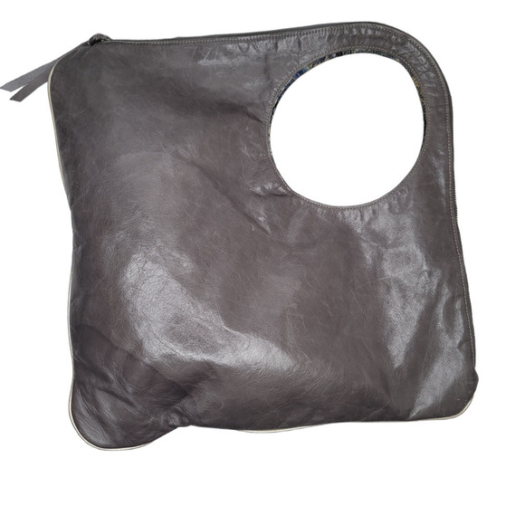 ARZA DESIGN Diamond Shoulder Bag in Grey with Pearl Trim - Picture 8 of 11